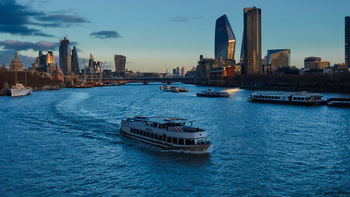 Thames skyscrapers ferry.jpg